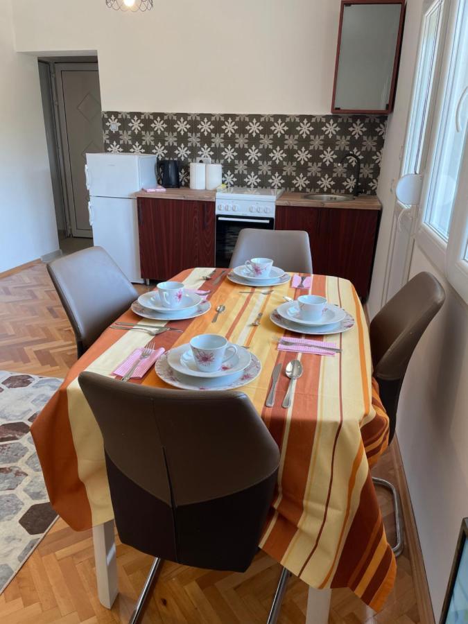 Entire 1-Bedroom Apartment With Free Parking Podgorica Exterior foto